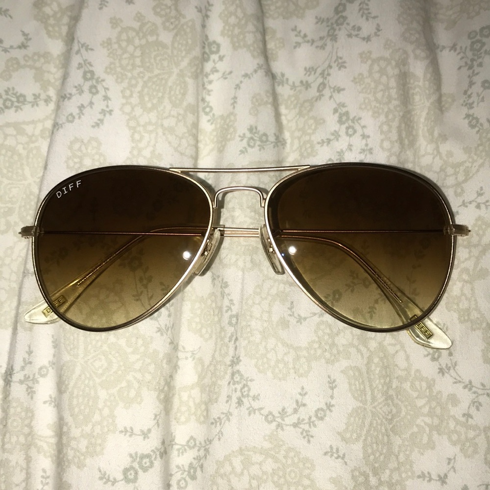 Diff Eyewear Gold Aviator Sunglasses with Brown Gradient Lenses